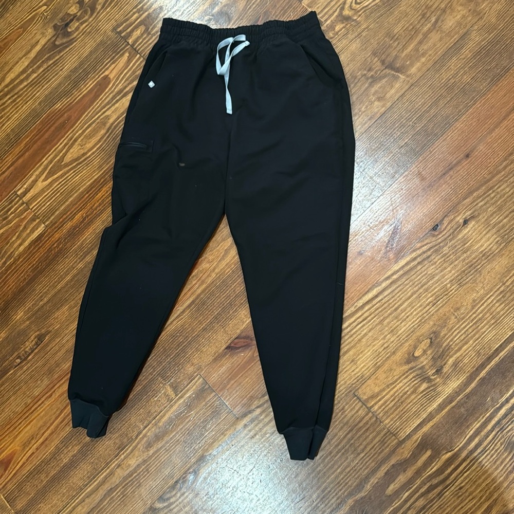 Black large figs scrubs joggers large